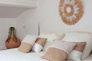 3 chambres, fer et planche à repasser, Wi-Fi gratuit, draps fournis