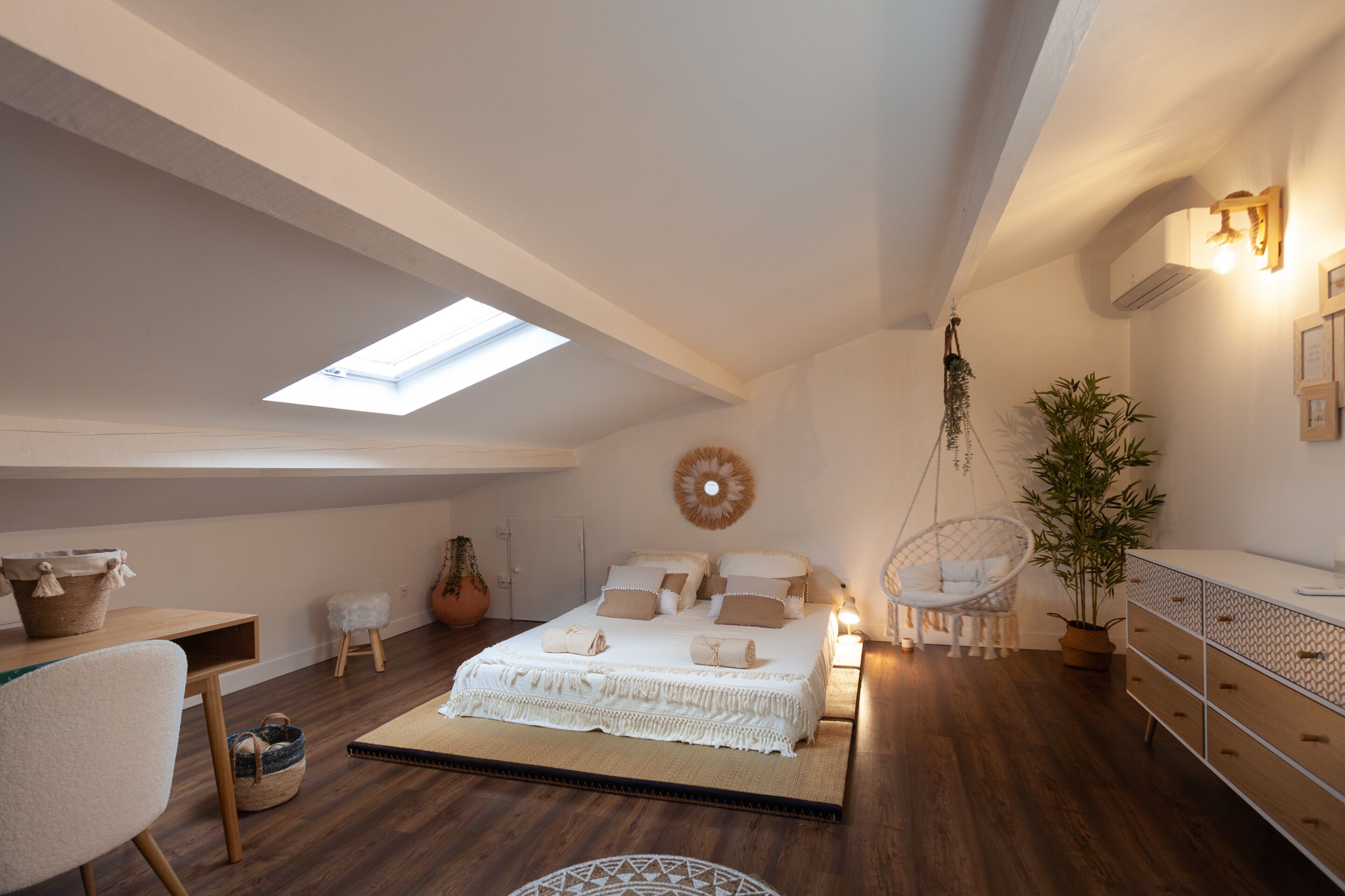 3 slaapkamers, een strijkplank/strijkijzer, gratis wifi, beddengoed