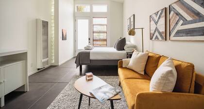 Studio Loft with patio 5min walk to beach