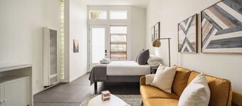 Studio Loft with patio 5min walk to beach