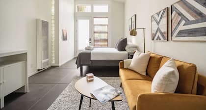 Studio Loft with patio 5min walk to beach