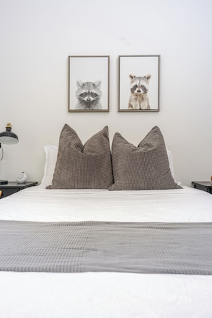 Iron/ironing board, free WiFi, bed sheets