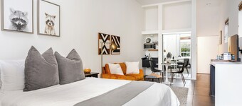 Studio Loft with patio 5min walk to beach