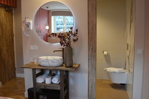 Shower, hair dryer, towels - If boutique hotel (Amsterdam)