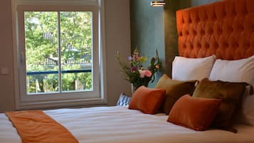 Egyptian cotton sheets, premium bedding, memory-foam beds, free WiFi