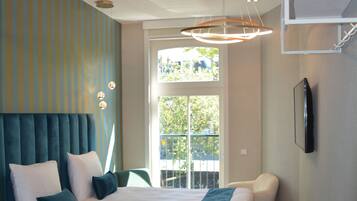 Egyptian cotton sheets, premium bedding, memory-foam beds, free WiFi