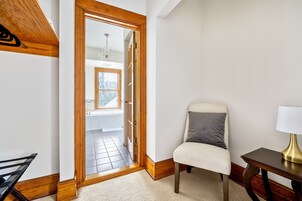 Luxury Room, 1 Queen Bed | Rollaway beds, free WiFi, bed sheets