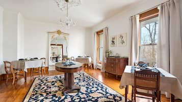 Free daily continental breakfast