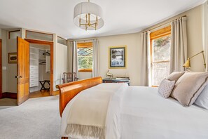 Luxury-Zimmer, 1 Queen-Bett | Zustellbetten, kostenloses WLAN, Bettwäsche