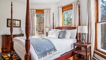 Luxury Room, 1 Queen Bed | Rollaway beds, free WiFi, bed sheets