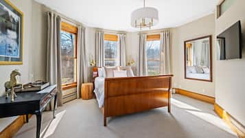 Luxury Room, 1 Queen Bed | Rollaway beds, free WiFi, bed sheets