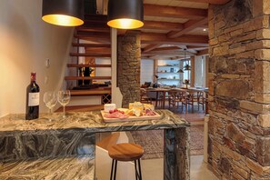 Fully equipped kitchen - Miremont Apartment- skiing with Chamonix All Year (Chamonix)