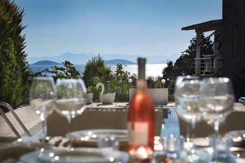 Magical view, private pool, stylish