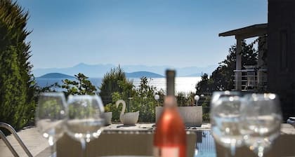 Magical view, private pool, stylish