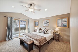 2 bedrooms, iron/ironing board, free WiFi, bed sheets - Spacious 2-bed Moose Xing townhome in Frisco, CO with mountain views, sleeps 6 guests! (Frisco)