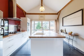 冰箱、微波炉、烤箱、炉灶