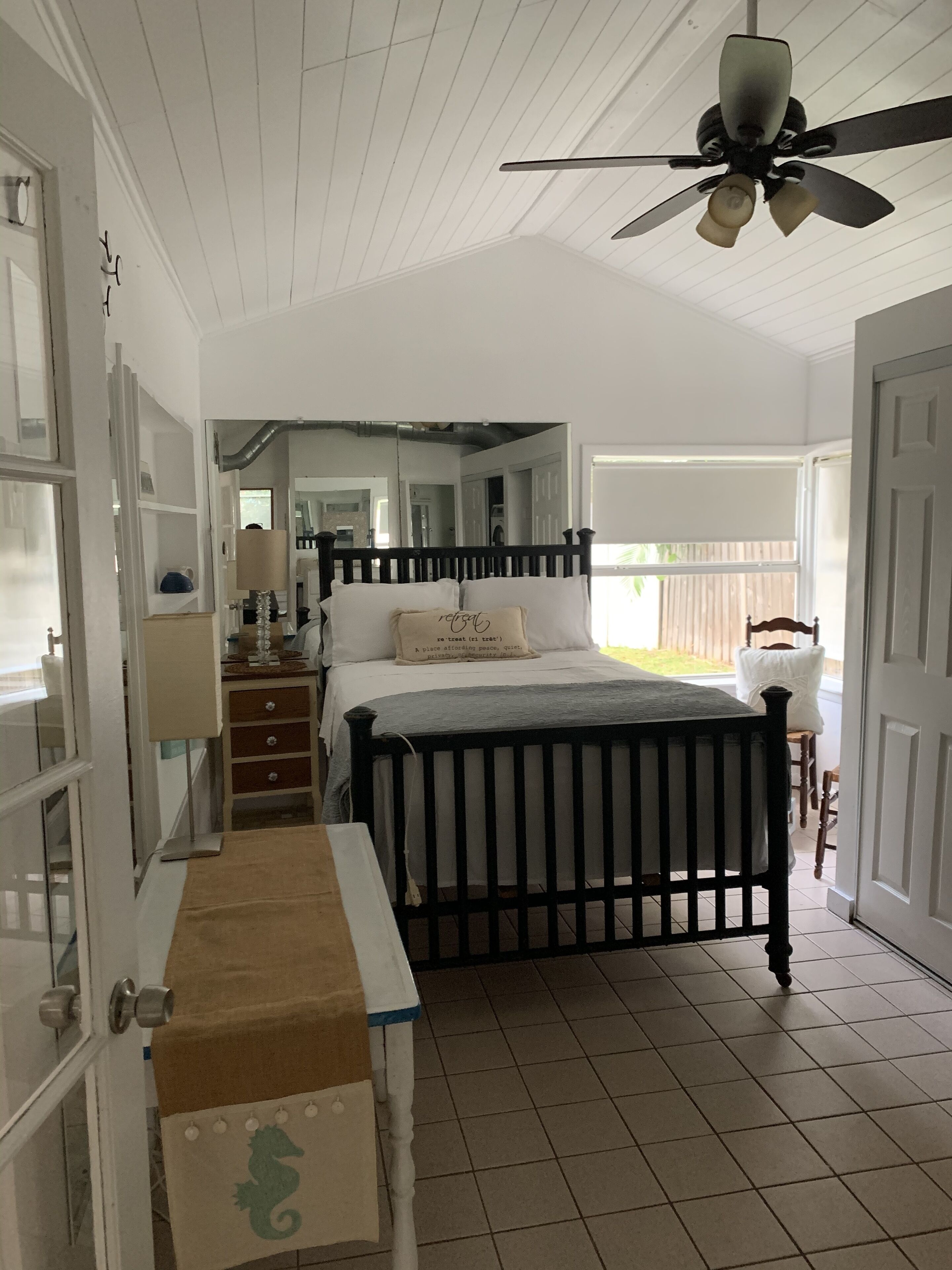 Beach guesthouse with laundry- 2 blocks to the beach,