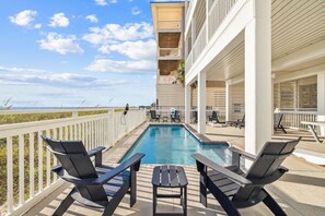 حمّام سباحة مُدفَّأ