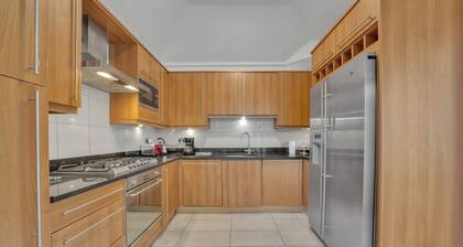 Family 3-Bedroom Apartment in Belgravia