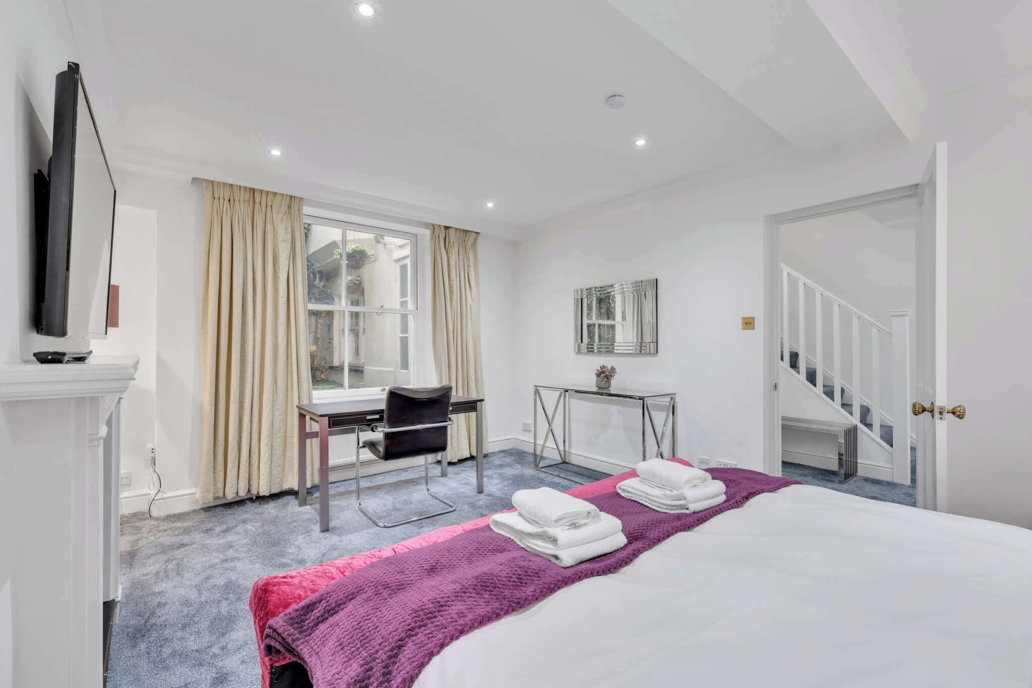 3 bedrooms, desk, iron/ironing board, WiFi