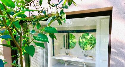 Villa with swimming pool on the outskirts of Nîmes, 10 minutes from the Arena