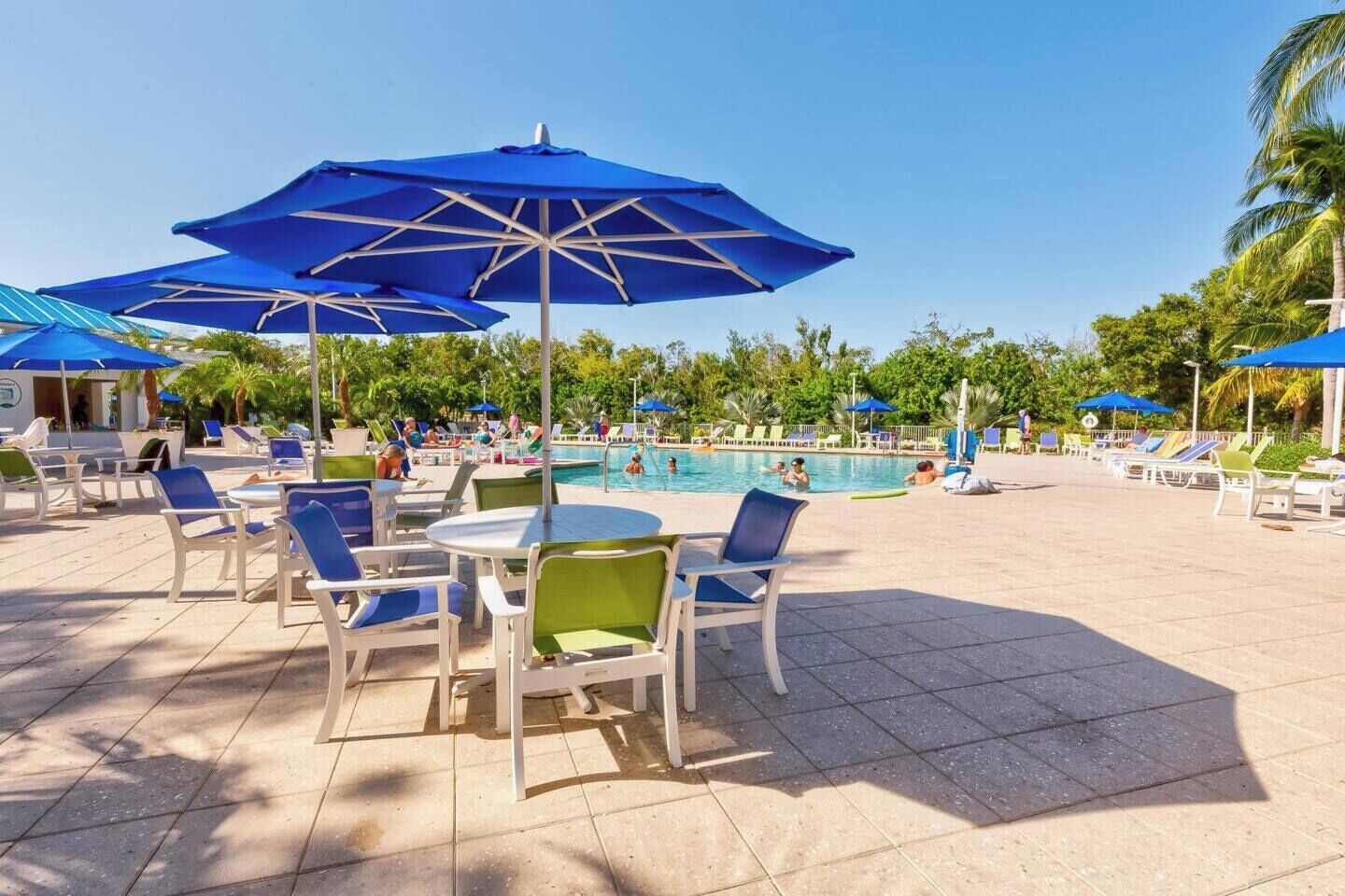 Een verwarmd zwembad