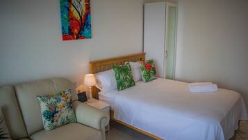 Business Studio Suite, 1 Double Bed, Sea View | Individually furnished, blackout drapes, soundproofing
