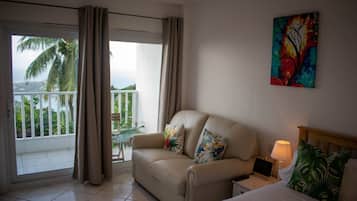 Estudio Deluxe, 1 cama matrimonial, vista al mar | Área de sala de estar