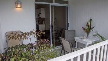 Deluxe-Zimmer, 1 Schlafzimmer, Meerblick | Terrasse/Patio
