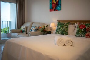 Individually furnished, blackout drapes, soundproofing - Morne SeaView Apartments (Castries)