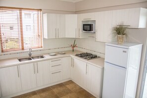 Comfort Apartment, 2 Bedrooms, Balcony, Sea View | Private kitchen - Morne SeaView Apartments (Castries)