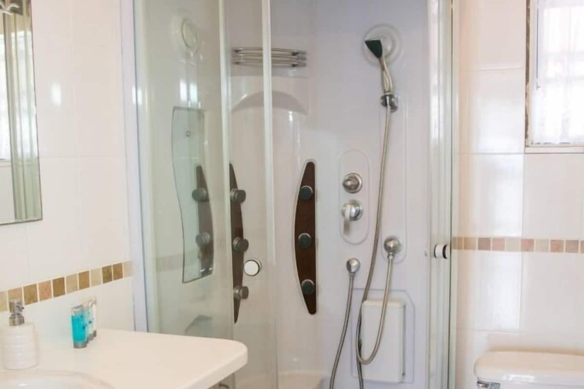 Premier Apartment, 2 Bedrooms, Balcony, Sea View | Bathroom