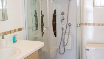 Premier Apartment, 2 Bedrooms, Balcony, Sea View | Bathroom