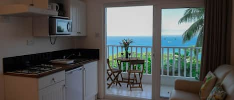 Deluxe Studio, 1 Double Bed, Sea View | Private kitchen