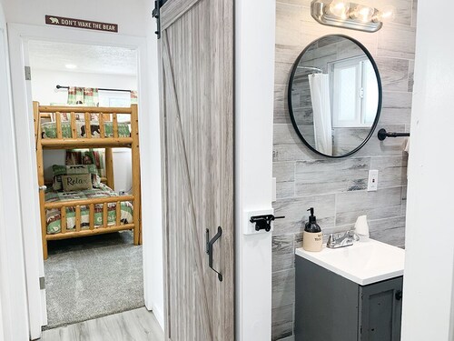 Whispering Pines by Cottonwood Lodging