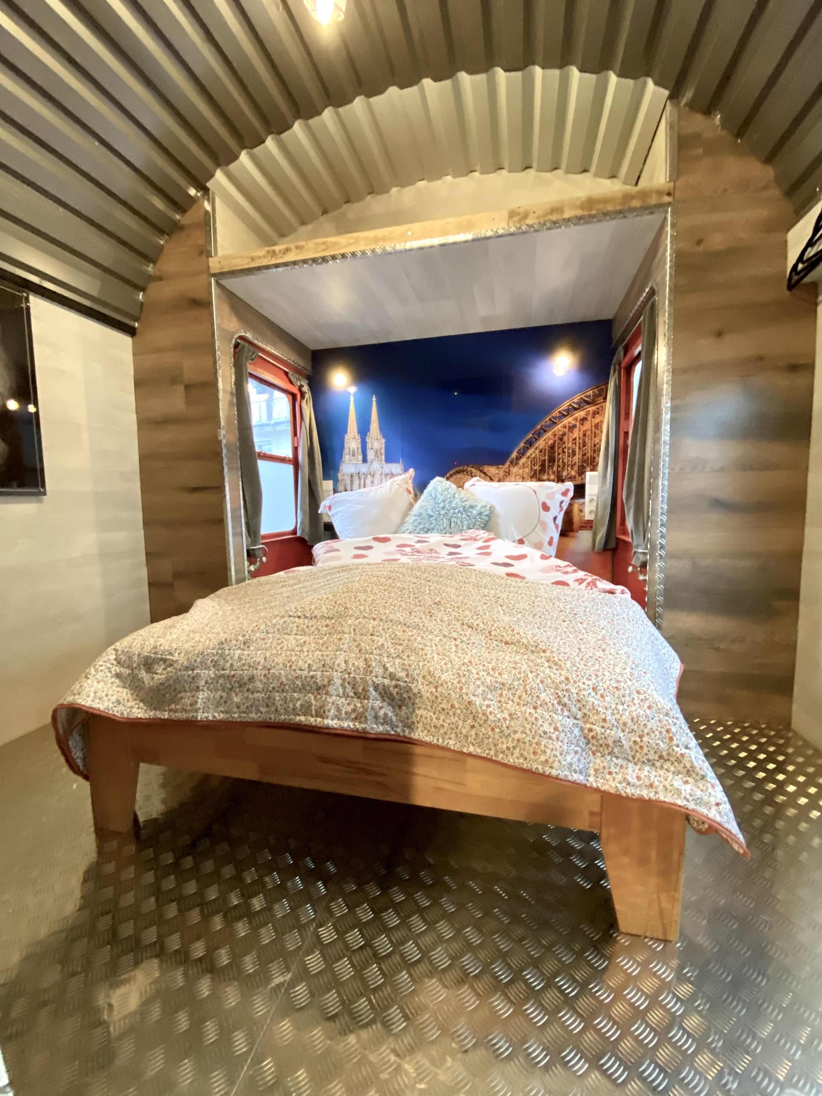 2 makuuhuonetta, työpöytä, silitysrauta/-lauta, ilmainen Wi-Fi