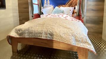 2 makuuhuonetta, työpöytä, silitysrauta/-lauta, ilmainen Wi-Fi