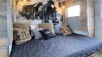 2 soverom, skrivebord, strykejern/-brett og wi-fi (inkludert)