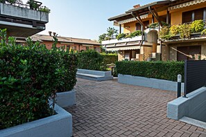 Property grounds - Regarda - appartment "Iris" in complex with swimming pool very close to the Lazise city centre (Lazise)