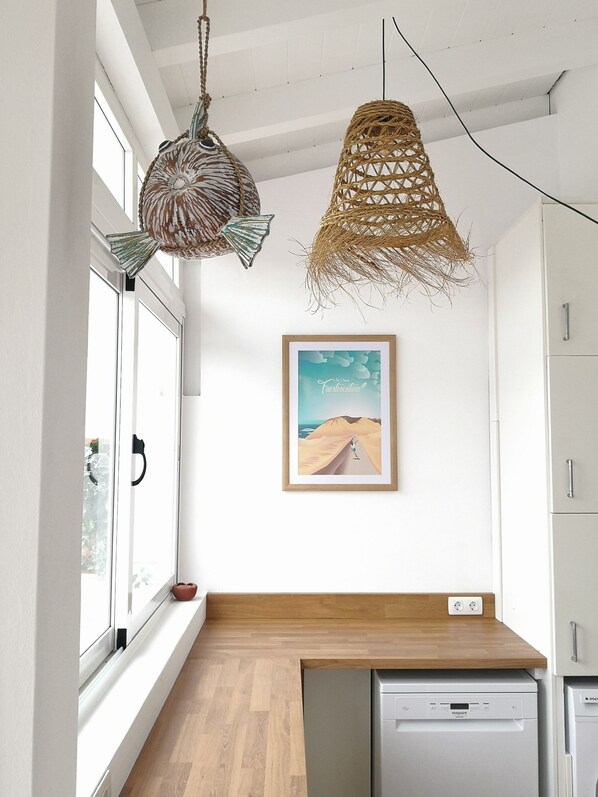A modern kitchen with a wooden countertop, white cabinets, and a dishwasher. - RELAX Casa Chupita next to the beach and shops WIFI, swimming pool, 3 bedrooms (Corralejo)