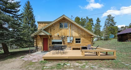 Cozy Silverthorne Cabin • Near Rainbow Rd & Major Ski Resorts