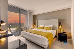 1 bedroom, desk, iron/ironing board, travel crib - Luxury 1Br-Front Intracoastal View Balcony+ Pools (Hollywood)