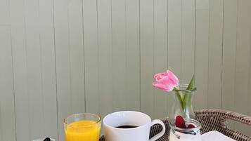 Tägliches inbegriffenes kontinentales Frühstück