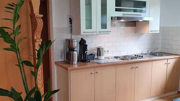 Fridge, microwave, stovetop, coffee/tea maker