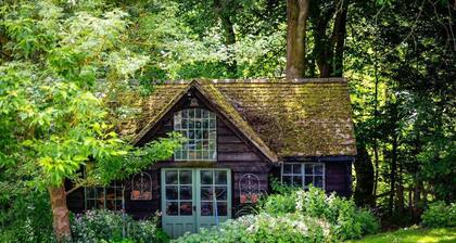 Long Cover Cottage is 4 Star Gold retreat from the outside world.