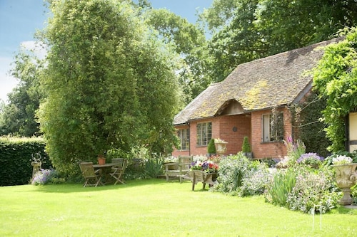 Long Cover Cottage is 4 Star Gold retreat from the outside world.