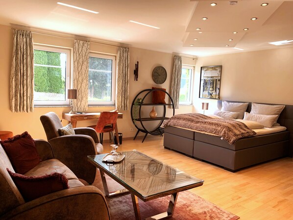 1 bedroom, desk, travel cot, free WiFi