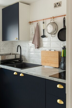 Fridge, microwave, stovetop, cookware/dishes/utensils