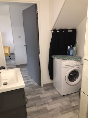 Comfort House | Bathroom | Shower, rainfall showerhead, hair dryer, towels