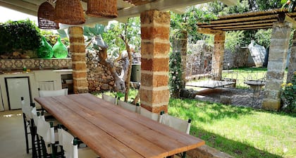 4 km vom Meer: Design-Altstadthaus mit Pool